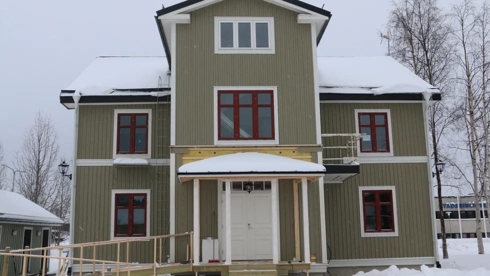 Renoveringen av Gröna villan har tagit tid, men snart är det klart för inflyttning i de fyra topprustade lägenheterna. En fyra går lös på nästan 17 000 kronor i månaden.