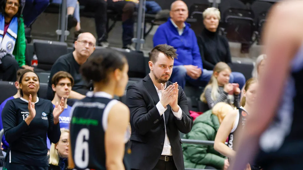 Luleå Baskets tränare Robin Sandberg under lagets match mot Helsingborg.
