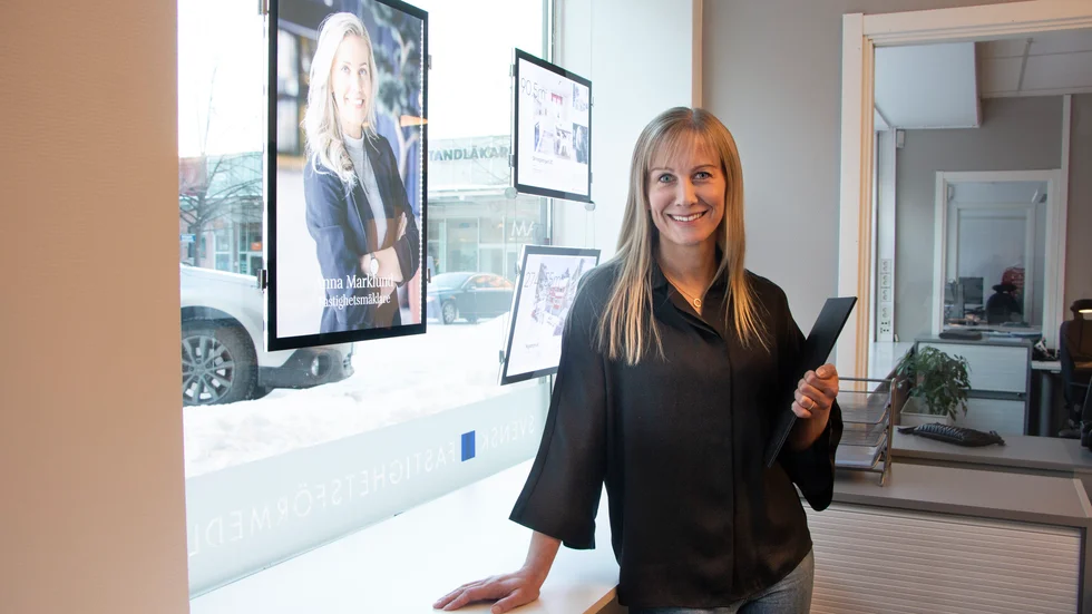 Marie Sandström hävdar att det finns bra möjligheter att ta sig in på bostadsmarknaden i Piteå även utan startlån. "Vi har vettiga huspriser här och många kan gå in med kontantinsatsen redan nu", säger hon. (Arkivbild)