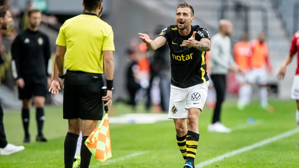 Filip Rogic lämnar AIK för spel i allsvenska konkurrenten Sirius.