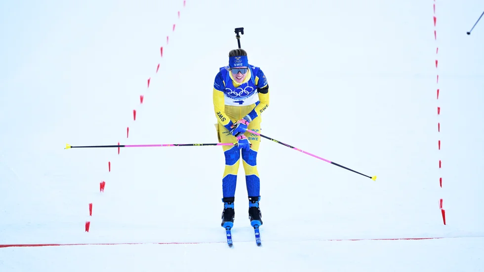 Elvira Öberg körde i mål som nia i masstarten.