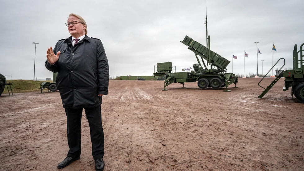 Försvarsminister Peter Hultqvist tillmötesgår inte de borgerliga partiernas krav på hur Försvarsberedningen ska arbeta. Arkivbild.