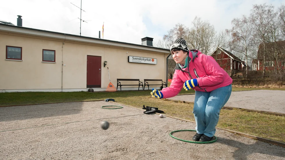 Här tränades det inför kommande bouletävlingar på de fina banorna vid Kimstads församlingshem. Året är nog 2012. Och Församlingshemmet skulle snart fira 15-årsjubileum.