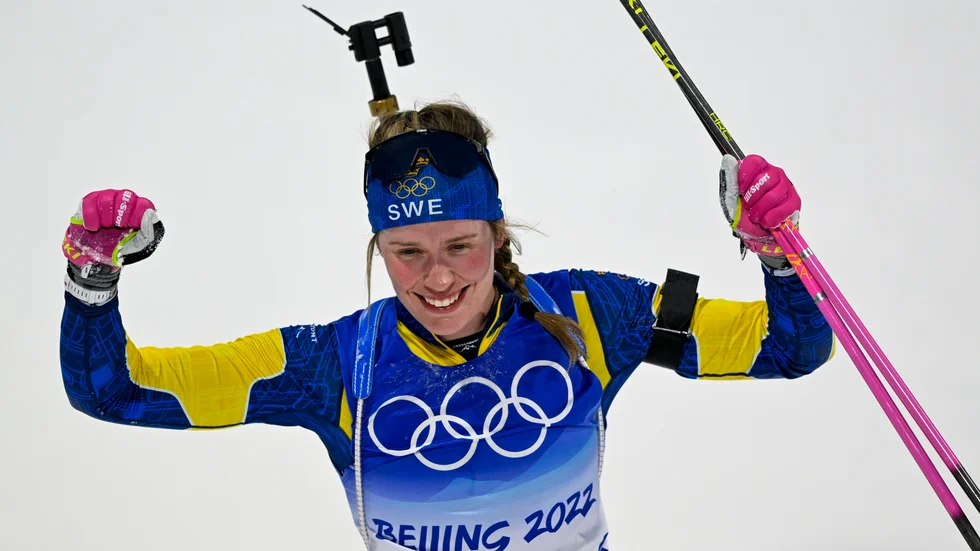 Elvira Öberg tog silver i fredagens sprint. Det ger henne ett bra utgångsläge inför dagens jaktstart.