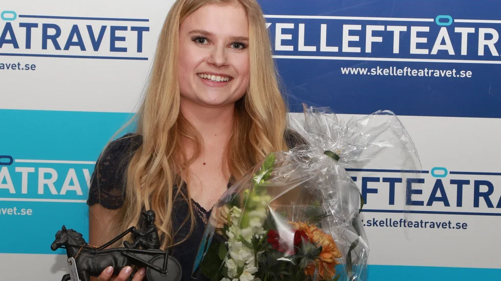 Skellefteåamatören Amalia Larssons Eskils Oda kvalade in till sto-kriteriet i Norge. Hon äger hästen tillsammans med Klas Wahlberg.