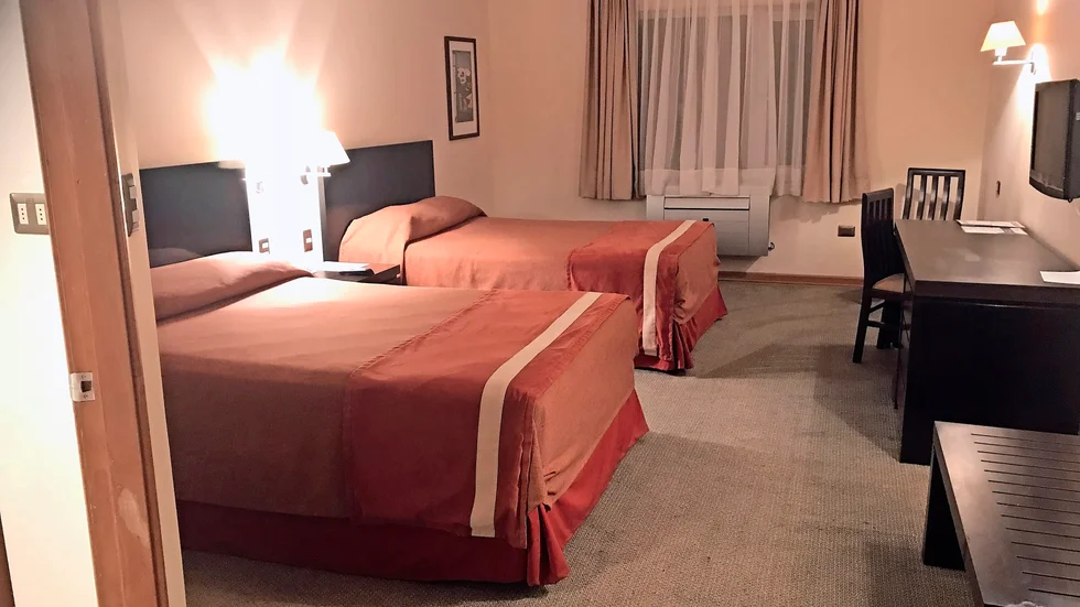 Den 45-årige hotellgästen misstänks för tre olika brott under en hotellvistelse i Skellefteå natten mot lördag.