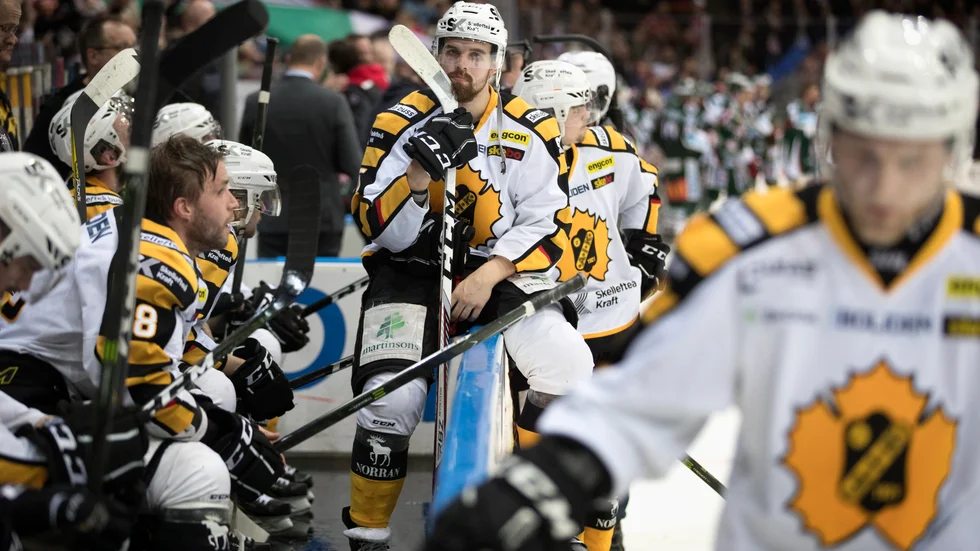 Sista matchen med AIK var match sju mot Frölunda i slutspelet 2017. Nästa säsongen kan Holmström vara tillbaka i Skellefteå. Det är åtminstone ett av flera alternativ han har till hösten. 