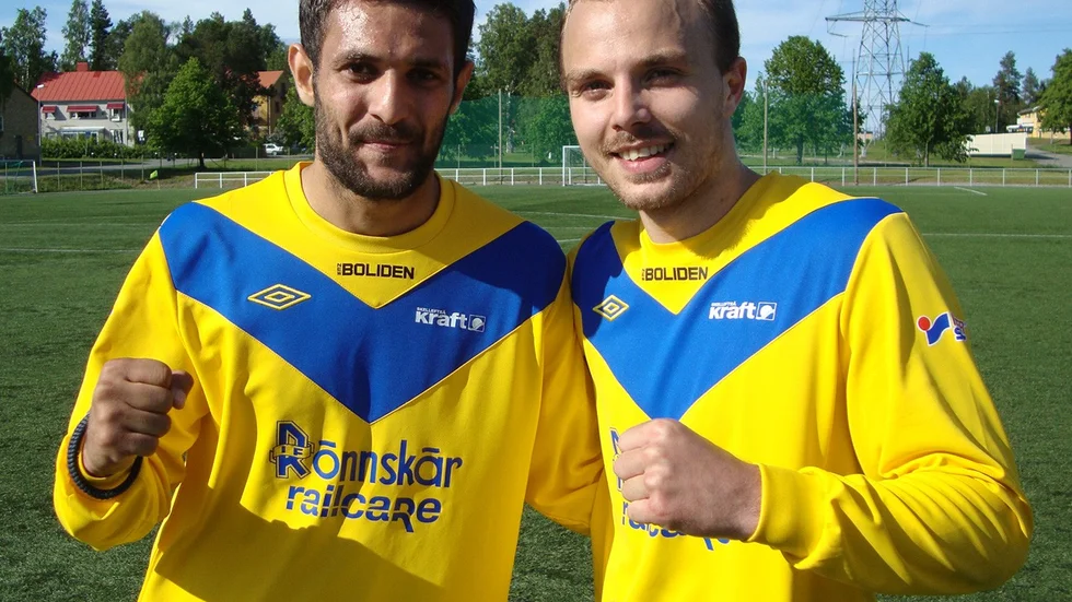 Rönnskärs Homam Abbas och Alexander Bolin gjorde målen när Malå besegrades i division IV-toppmötet. Foto: Mikael Marklund