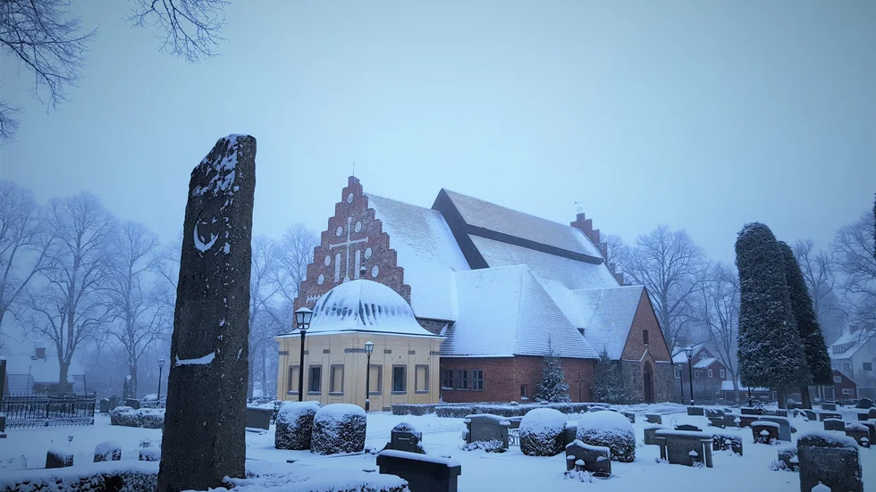 När kyrkofullmäktige i Åtvids församling i veckan skulle utse nytt kyrkoråd fanns en av de mest kryssade i kyrkovalet, Annie Wårhem inte bland valberedningens förslag. Enligt kyrkorådets nytillträdde ordförande Ulf Axelsson uppstod en jävssituation på grund av att Wårhem driver begravningsbyrå på orten. 