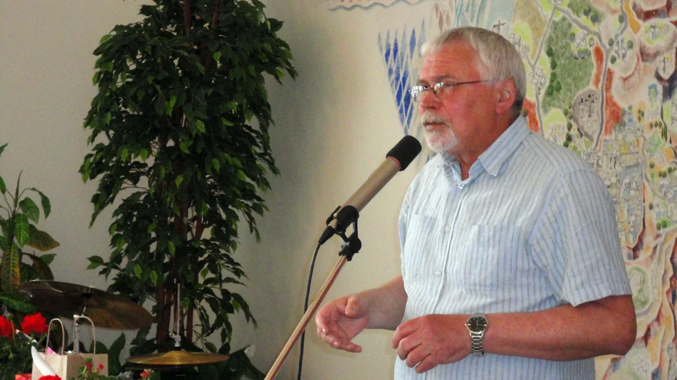 Sven Mikaelsson. Underhöll Bureås PRO:are under vårsupén.