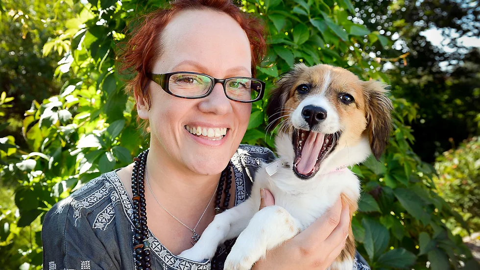 ”Jag har alltid tyckt om hundar och djur men fick inte ha det som liten. Det är något speciellt med hundar, de tycker ju om oss människor”, säger Heidi Aho Mikaelsson, matte till Kajsa. Foto: Leif Andersson.