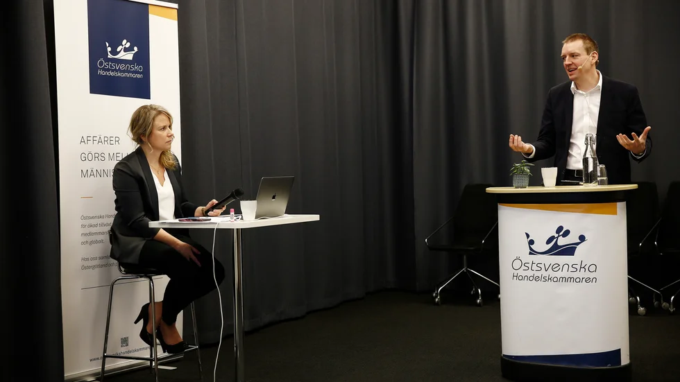 Under tisdagen bjöd Östsvenska Handelskammaren in till ett seminarium med Eon och Tekniska verken.
På bilden: Maria Björk Hummelgren, näringspolitisk chef Östsvenska handelskammaren och Per Everhill, Tekniska verkan.