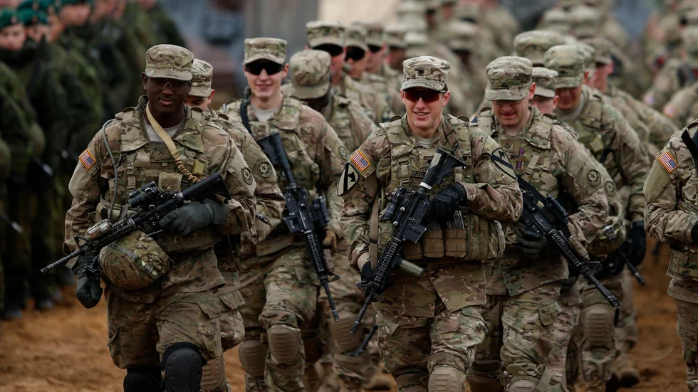 Amerikanska armésoldater under övning. Arkivbild.