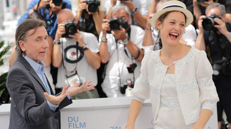 
Tim Roth och Vicky Krieps, som spelade huvudrollerna i "Bergman Island", som bland annat spelades in på Gotland. Här vid filmfestivalen i Cannes. 