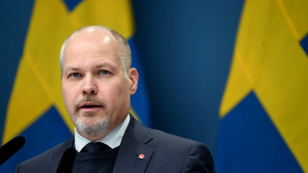 Begärde SD denna misstroendeförklaring mot Morgan Johansson för att ställa till det för Sverige? Skriver signaturen "Jag bara undrar".