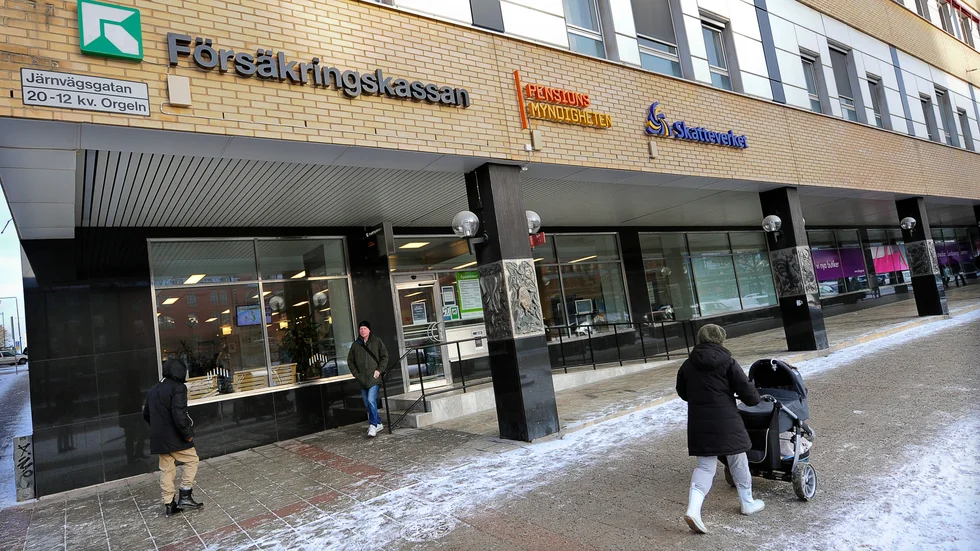 Kvinnan var gift men fick ändå bostadsbidrag som ensamstående. Nu kräver Försäkringskassan henne på över 200 000 kronor. "Jag har inte förstått frågorna", hävdar kvinnan.