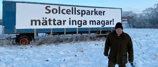 Han står bakom banderollprotesten mot solcellsparken