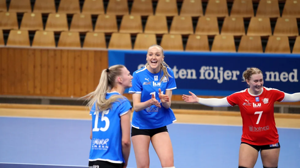 Arkivbild på Stefanie Weiler (i mitten).