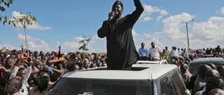 Regimkritiske Odinga handskakar och kandiderar