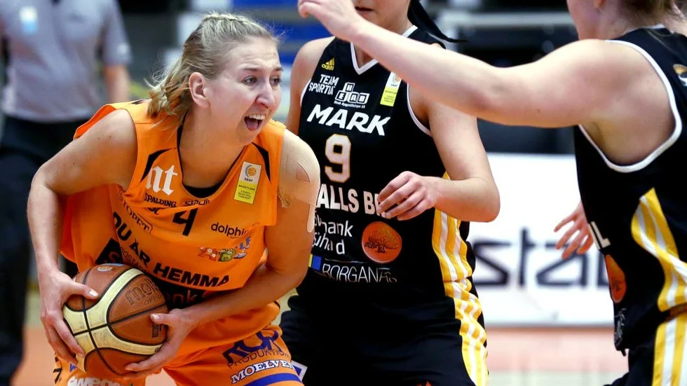 VAN. Sofia Pelander har slagit axeln ur led flera gånger.