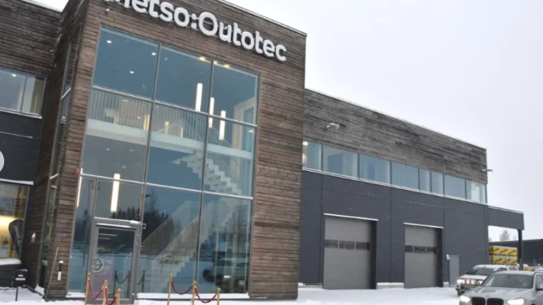 Metso Outotec 

Metso Outotec, som nu stoppar leveranserna till Ryssland, har ett kontor på 3000 kvadratmeter på Anderstorp där cirka 130 personer arbetar.