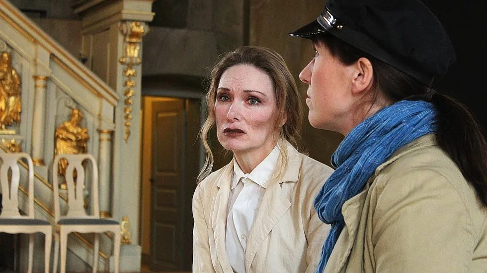 Bild från när Kvartersteatern spelade "Spöksonaten". Till vänster färska Mats Huddén-stipendiaten Tove Johnstone. Till höger Cecilia Ottosson.