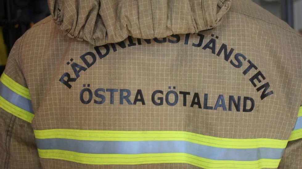 Räddningstjänsten rycker ut för att undersöka vad som orsakar rökutveckling.