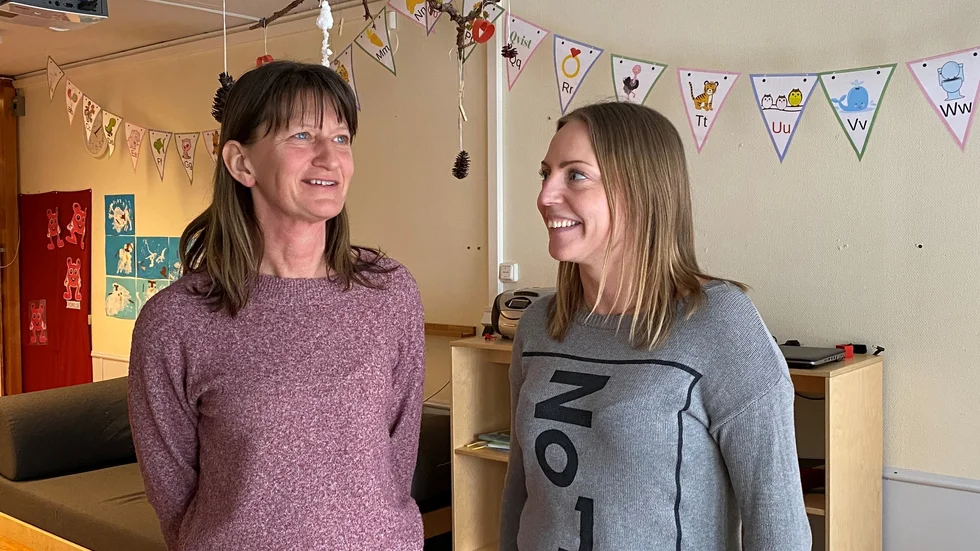 Susanne Löfgren och Ida Lundberg är nöjda med dagens förskola ersättas med en ny förskola. 