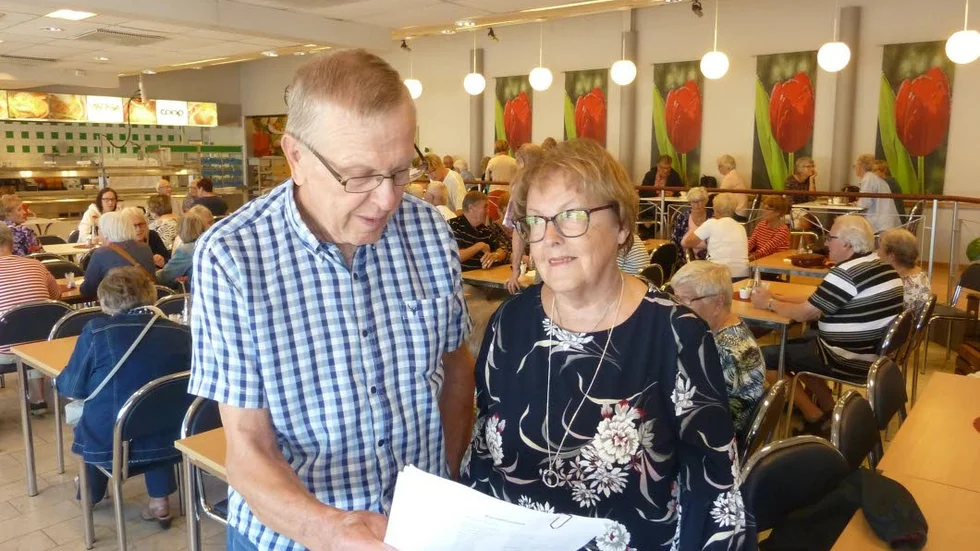 Lars Hammarlund och Birgitta Vikberg höll i trådarna vid PRO Finspångs studieupptakt.