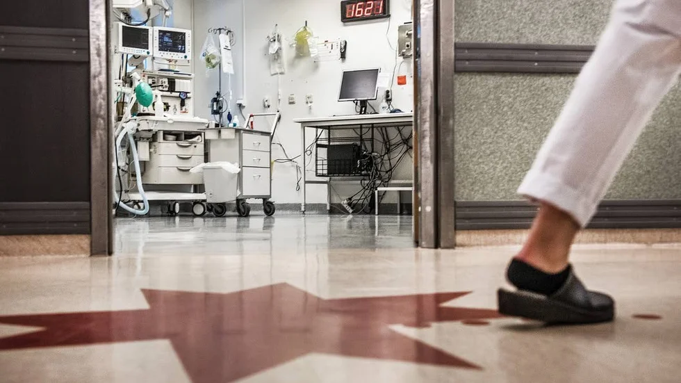 Får kritik. IVO riktar kritik mot Vrinnevisjukhuset efter att en patient skickats hem från akuten trots alarmerande symptom på hjärtsjukdom.