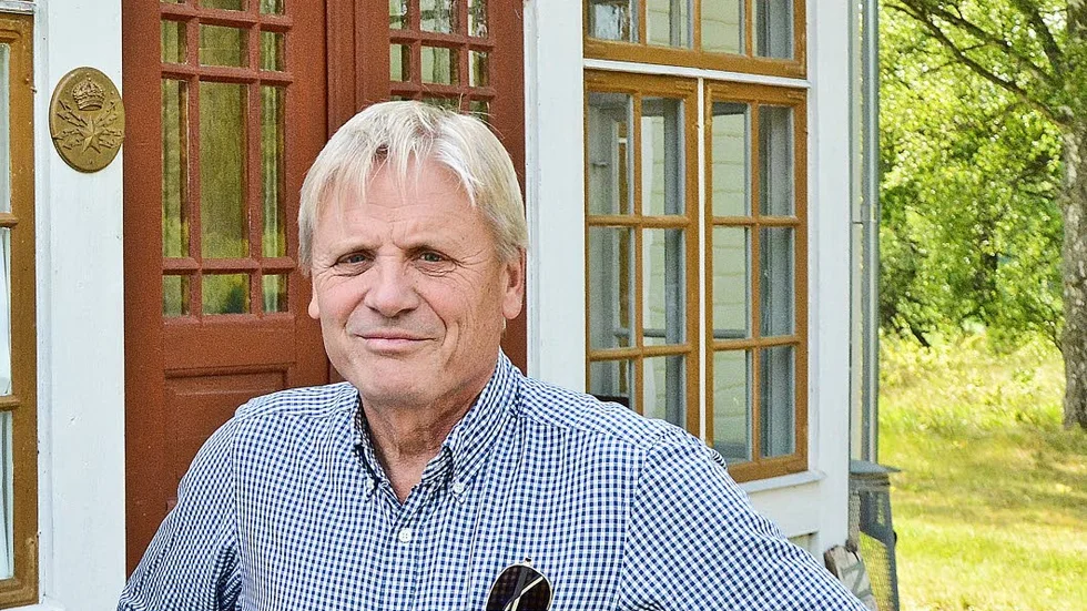 Bengt Svenson framför Edgards på Norra Finnö sommaren 2016 då han drev turistinformationen tillsammans med Kjell Helbro.