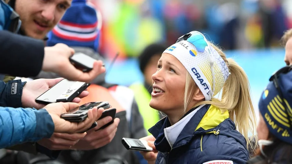 Sveriges nya skidstjärna - 19-åriga Frida Karlsson som till och med gav Therese Johaug en match på 10 km ändå in på mållinjen.