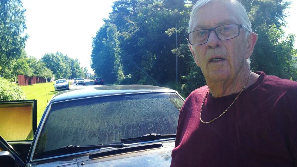 Bilägaren Gösta Stienwall hann få ur sig själv från bilen innan det började brinna. Foto: Jakob Wesslund