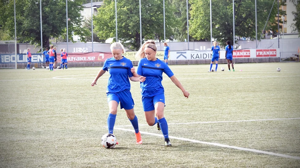 Landslagsläger. Sunnanås jättetalanger Thea Bergsten och Villemo Dahlqvist har blivit uttagna till ett landslagsläger på Bosön nu i augusti. Foto: Kent Vikström.