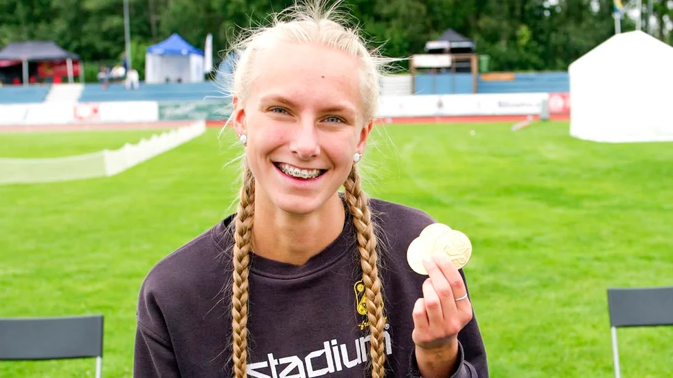 Thea Norlund, Skellefteå AIK, tog tre guld under junior-SM i Gävle. Foto: Hasse Sjögren
