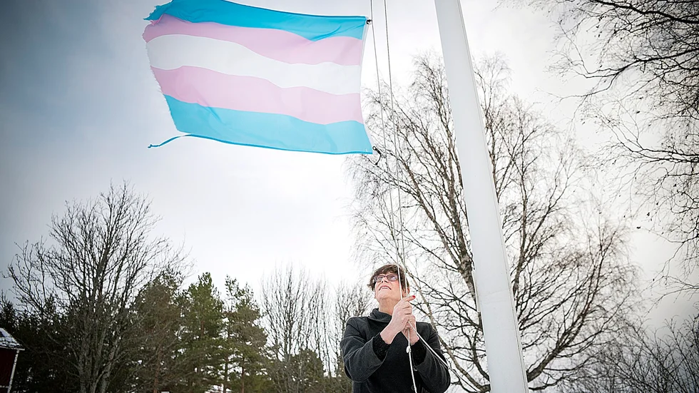 Fanan. Transflaggan är alltid hissad på gården hemma hos Marie Andersson i Vebomark Foto: Lars Eriksson.