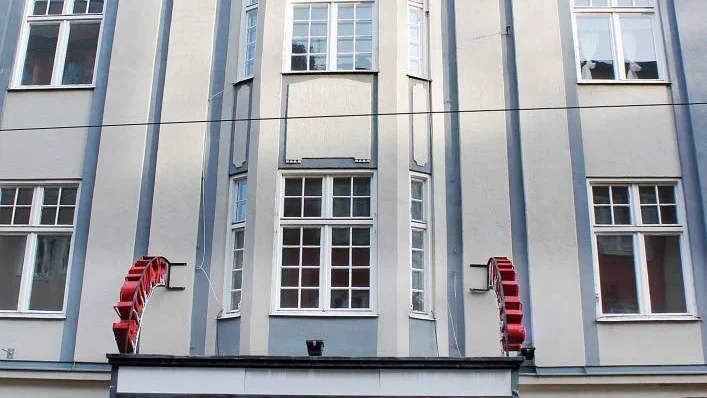 Tomt. Ingen får bo i huset längre.