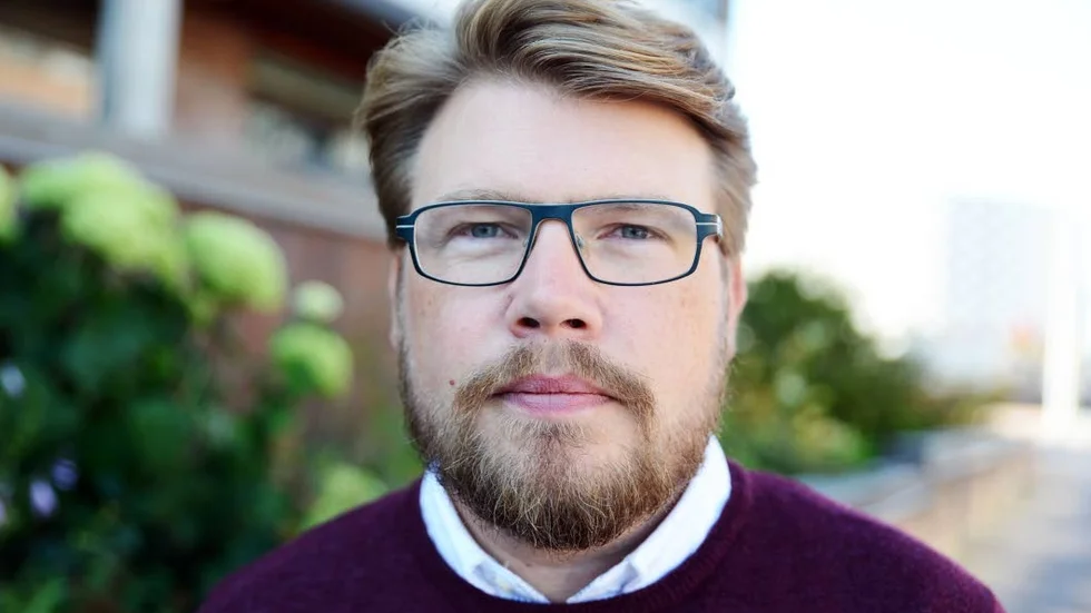 Besvarar. Anders Härnbro (S) besvarar den tuffa kritik som avhoppande politikern Per-Åke Andersson (V) kommit med.