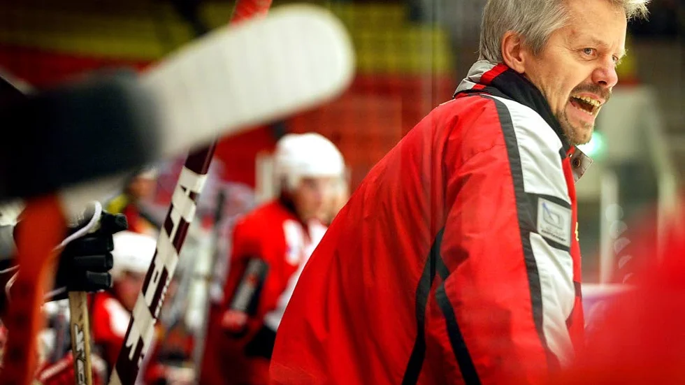 "Firsov" fyrar av. Vita Hästens tidigare storspelare Peter Eriksson såg tidigt att laget inte skulle räcka till. " Jag sa från början att jag är glad om de hänger kvar".