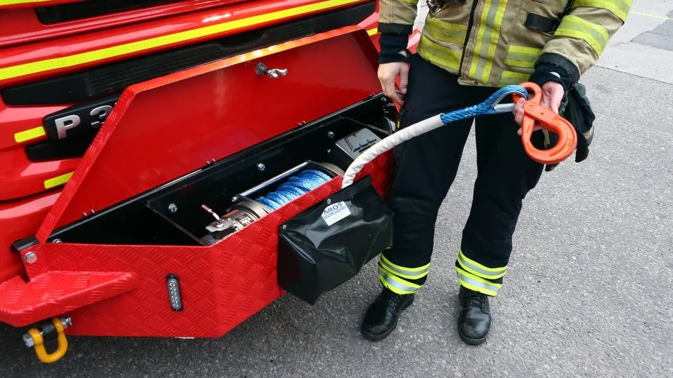Begränsad framkomlighet på E22:an efter en trafikolycka där två personbilar var inblandade.