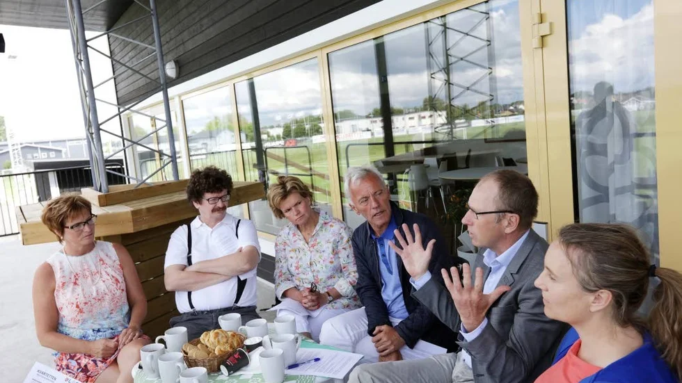 Nöjd kvartett. Den styrande kvartetten i Norrköping är nöjd efter halva mandatperioden. Från vänster Eva-Britt Sjöberg, Lasse Stjernkvist, Karin Jonsson, Reidar Svedahl, Olle Johansson och Kikki Liljeblad.