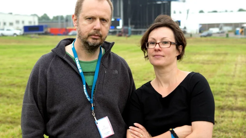 Folkbladet-team. Sara Segraeus på premiärupplagan av Bråvallafestivalen i sällskap med fotograf Niclas Sandberg.