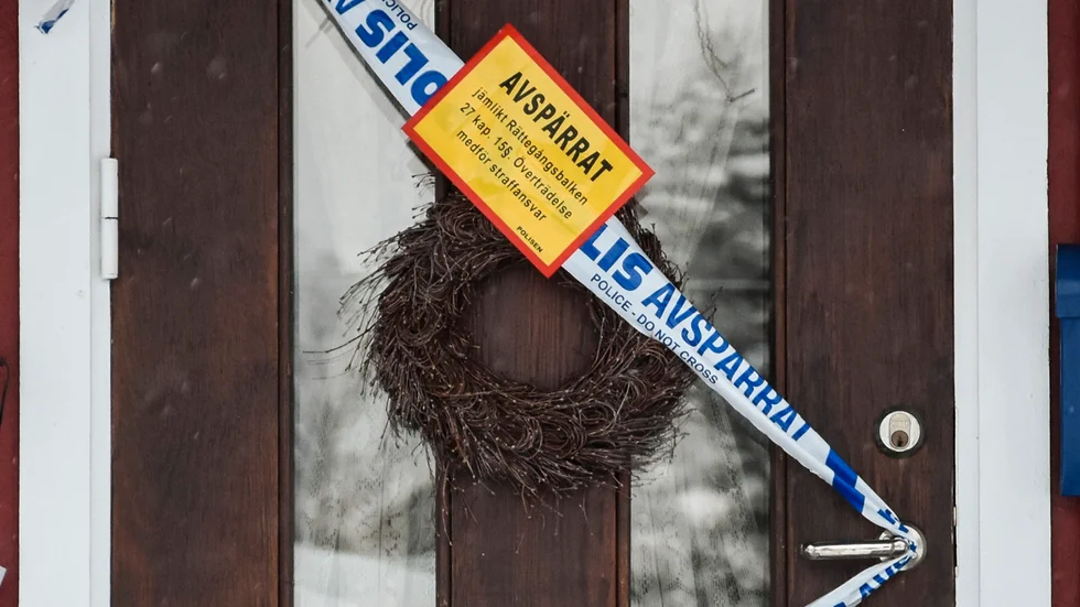 En fastighet i Burträsk är avspärrad efter det misstänkta mordet. Foto: Jonas Nilsson