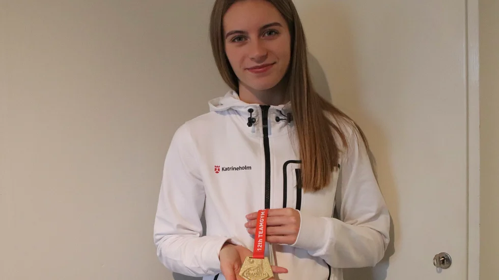 2018 utsågs gymnasten och styrkelyftaren Maxine Olsson till årets idrottssprofil i Sörmland. Nu är det klart att festen 2022 flyttas.