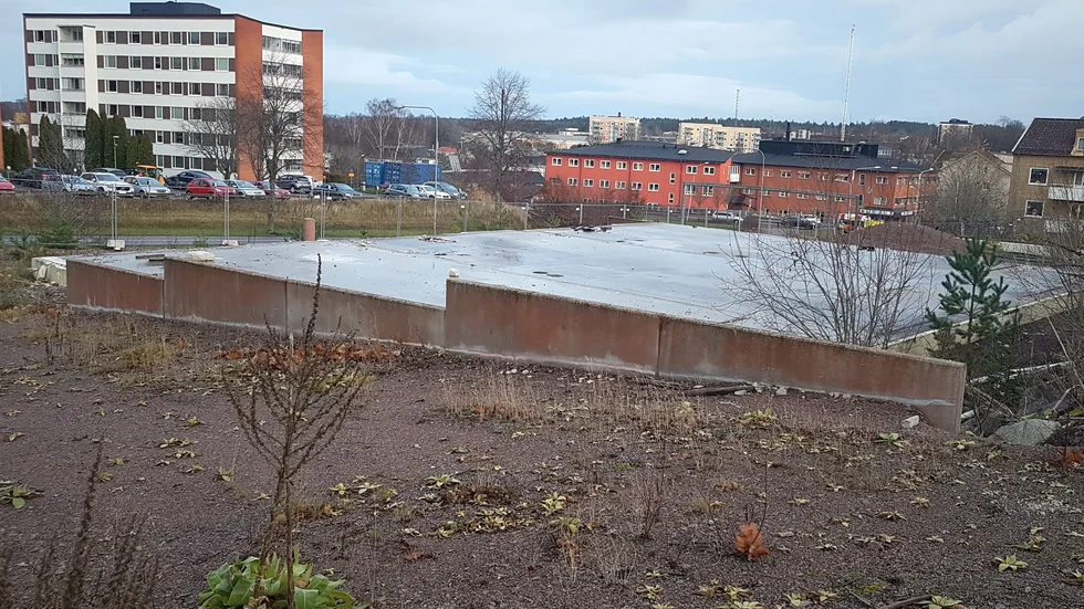 Två gånger tidigare har bygget startat, men båda gångerna avstannat. Nu är planen att bygga tolv treor i kvarteret Lärdomsljuset.
