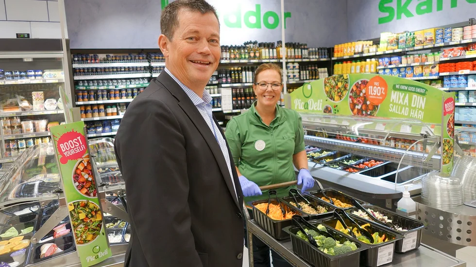 Thomas Johansson, vd Coop nord och Marie Stenmark, säljare Coop Teg. 