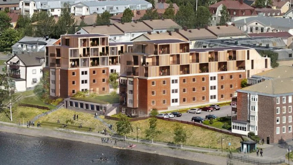 Annorlunda stil. Enlig planen ska påbyggnationerna göras i trä.
