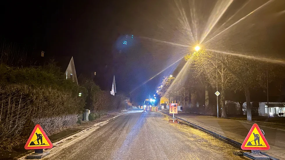 Vattenläckan i korsningen Kerstinbodagatan/Duveholmsgatan är nu lagad.