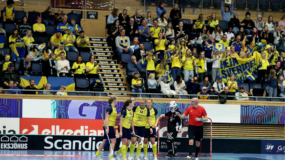 Innebandy-VM är igång i IFU Arena och Sverige fick en enkel resa i premiärmatchen mot Slovakien. 