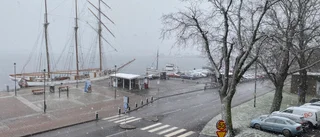 Första snön föll över Västervik – då väntas mer